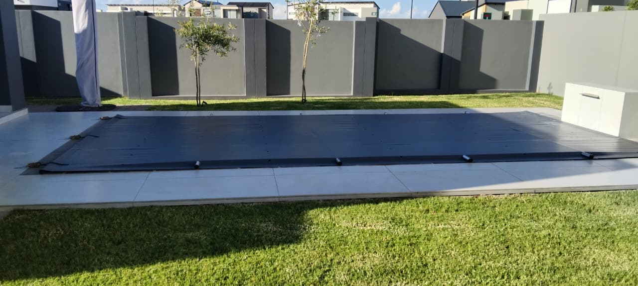 PVC pool cover with ratchet system - Centurion home pool